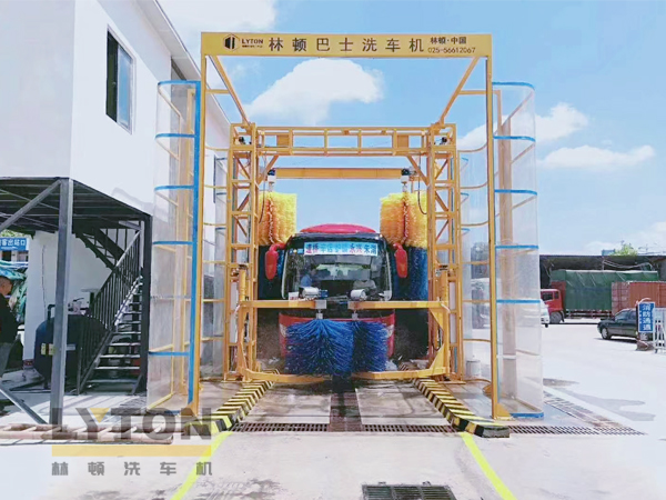 精工品質(zhì) 精細(xì)化選材 持久耐用  林頓巴士洗車機廠家