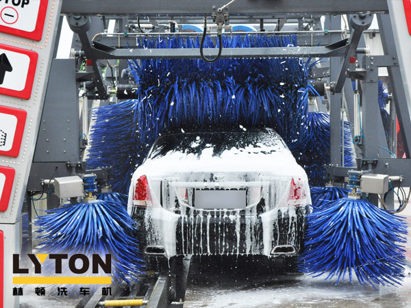 001型高泡洗車液，超潤滑高泡洗車液，高效、環(huán)保、超濃縮，林頓電腦洗車機(jī)專用。