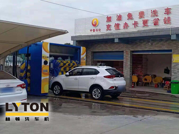 中魯石化加油站配置GD-20A型龍門(mén)往復(fù)式全自動(dòng)電腦洗車(chē)機(jī)！加油也可免費(fèi)洗車(chē)機(jī)啦！