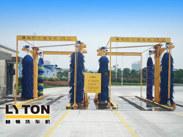 林頓大型通道式巴士洗車機(jī)走進(jìn)南通，二臺(tái)公交車專用電腦洗車設(shè)備安裝完工交付