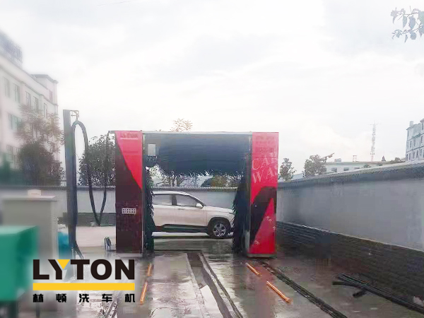 云南玉溪中石化選擇林頓龍門往復(fù)式全自動洗車機!場地適應(yīng)性強!高效清洗!