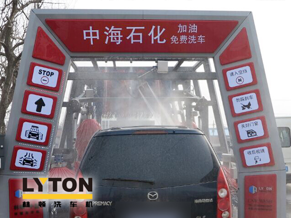 全自動(dòng)洗車(chē)機(jī)安裝場(chǎng)所之加油站!提升油站高品質(zhì)服務(wù)的企業(yè)形象，有利于口碑傳播！