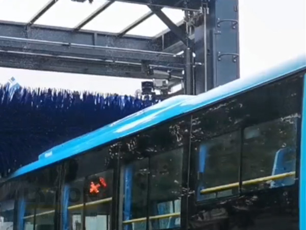 林頓全自動洗車機(jī) 往復(fù)大巴、通道大巴洗車設(shè)備應(yīng)用盡有